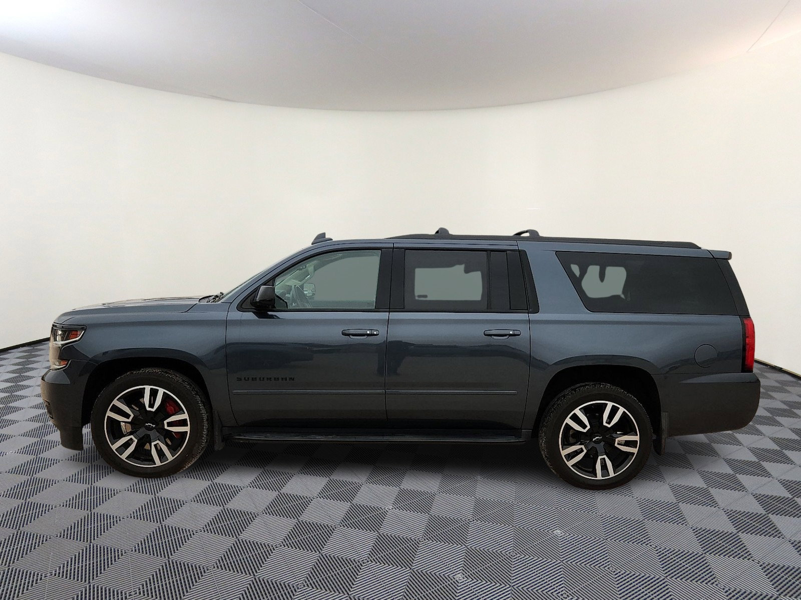 Used 2020 Chevrolet Suburban Premier AWD/4WD image 2