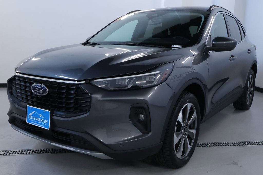 Used 2024 Ford Escape Platinum image 3