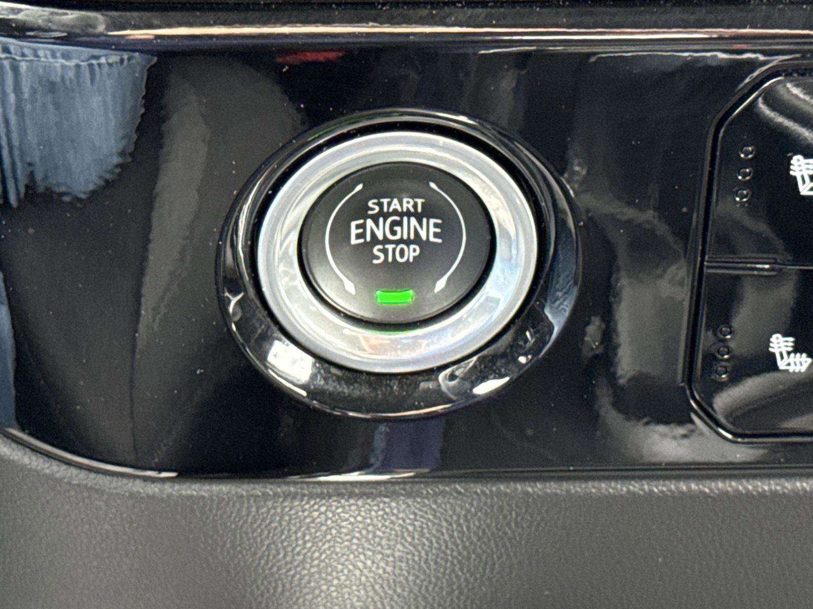 Used 2023 Chevrolet Silverado 1500 RST AWD/4WD image 16