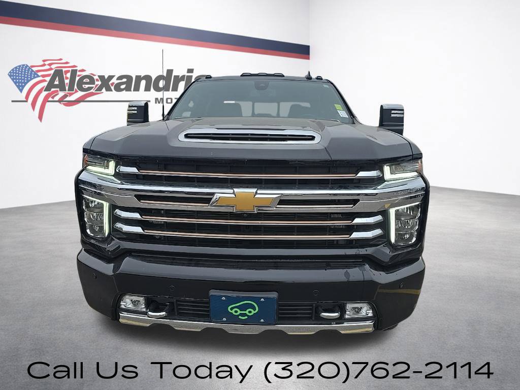 Used 2022 Chevrolet Silverado 3500 High Country w/ Safety Package II AWD/4WD image 2