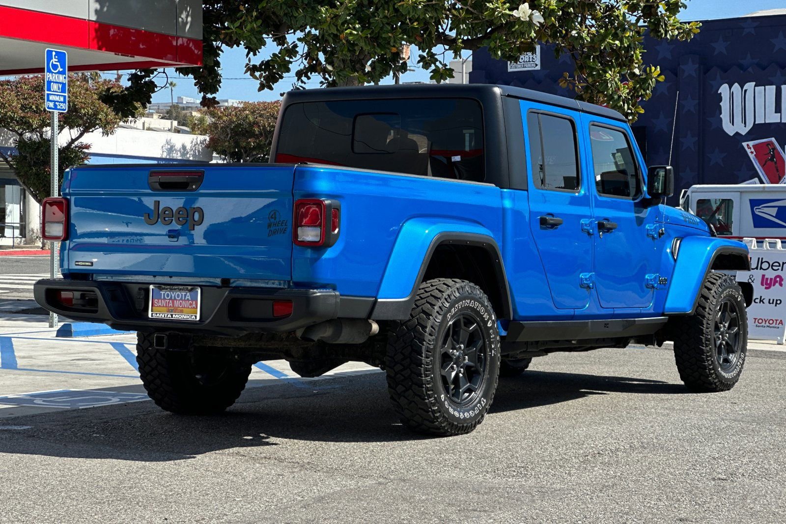 Used 2022 Jeep Gladiator Sport AWD/4WD image 4