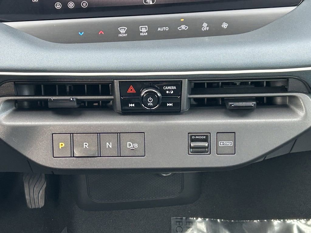 New 2026 Nissan Leaf w/ Illuminated Package image 13