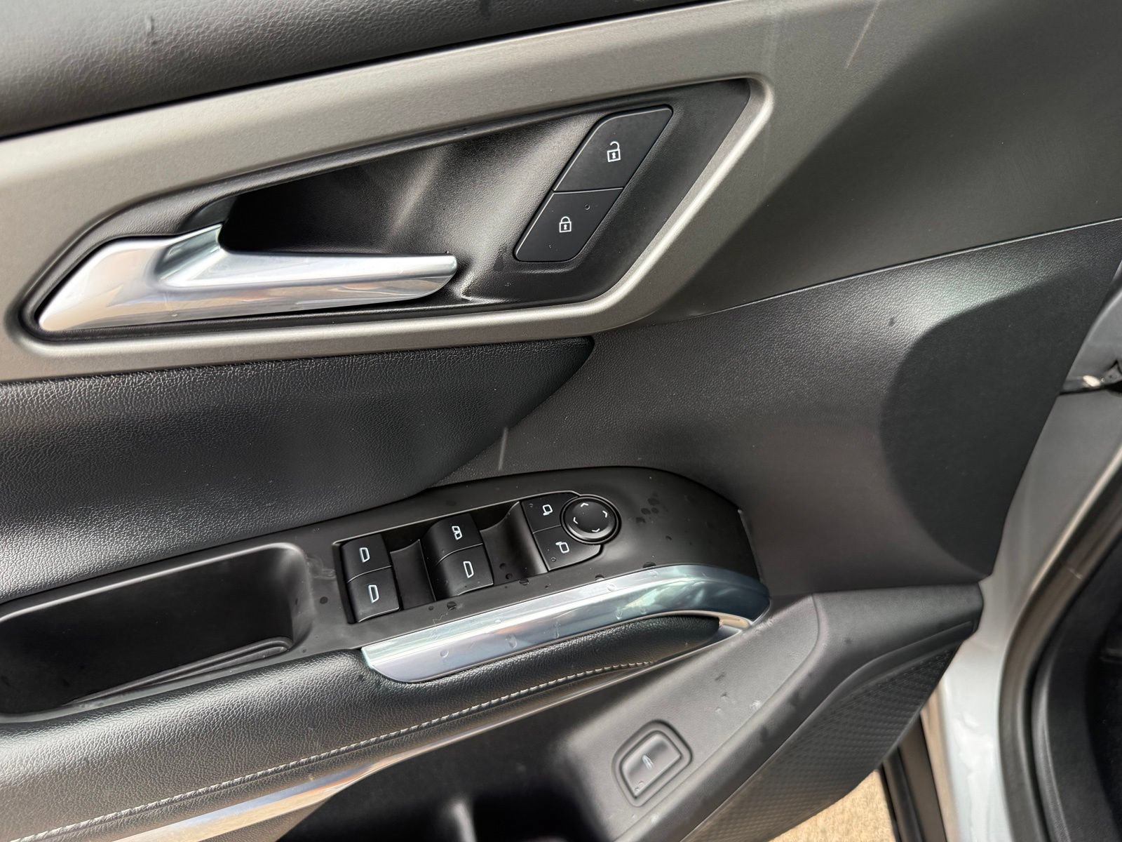 Certified 2025 Chevrolet Traverse LT FWD image 12