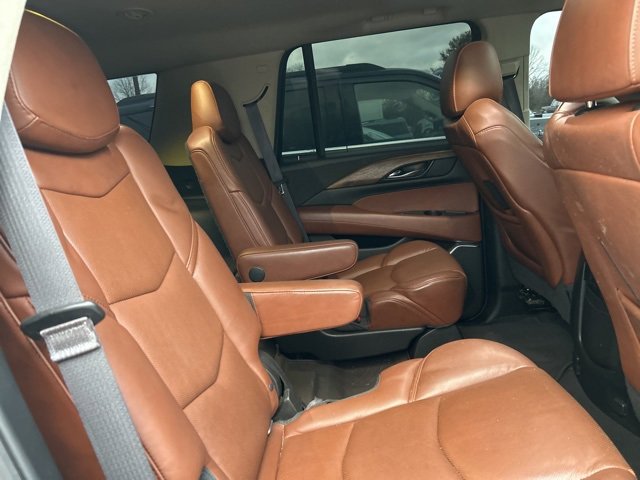 Used 2017 Cadillac Escalade Premium Luxury image 4