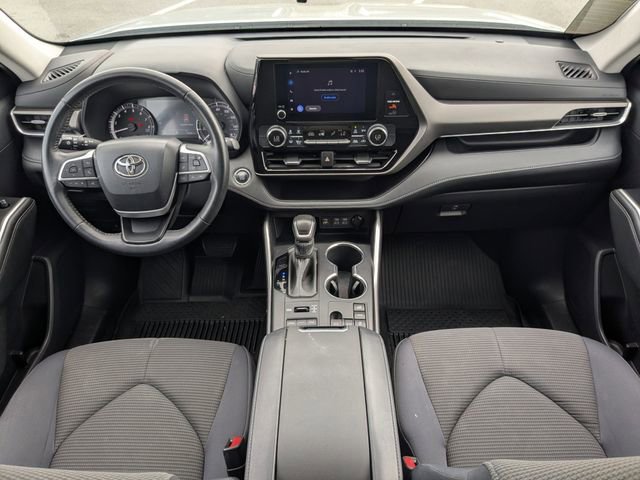 Used 2023 Toyota Highlander LE AWD/4WD image 16