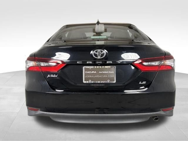 Used 2022 Toyota Camry LE image 6