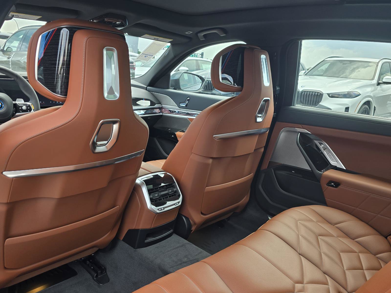 New 2026 BMW 750e xDrive AWD/4WD image 11