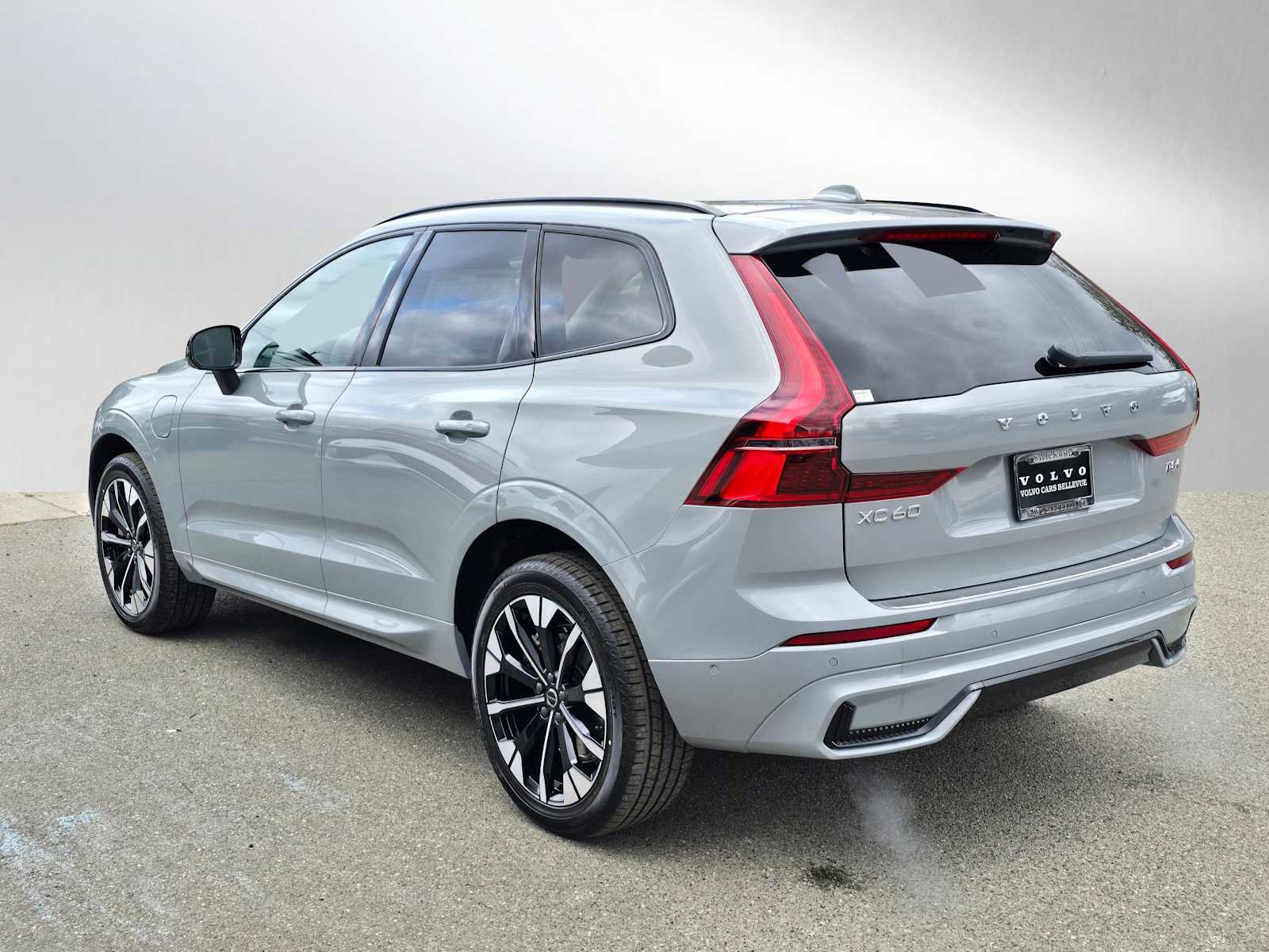 New 2026 Volvo XC60 T8 Plus w/ Protection Package Premier image 5