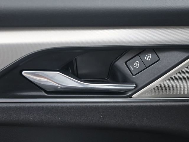 Used 2025 Jaguar F-PACE R-Dynamic S image 10