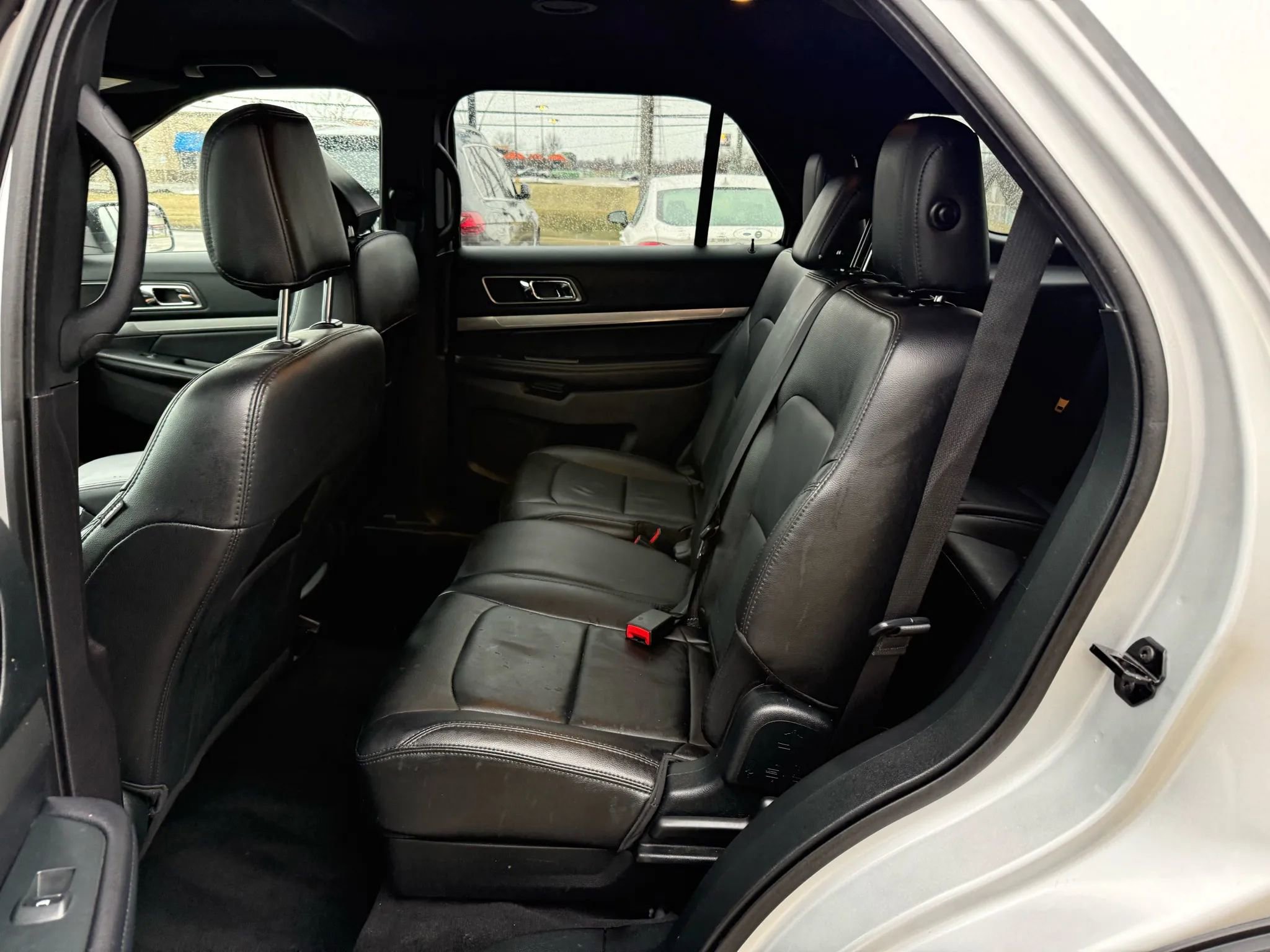 Used 2018 Ford Explorer XLT w/ Equipment Group 202A image 22