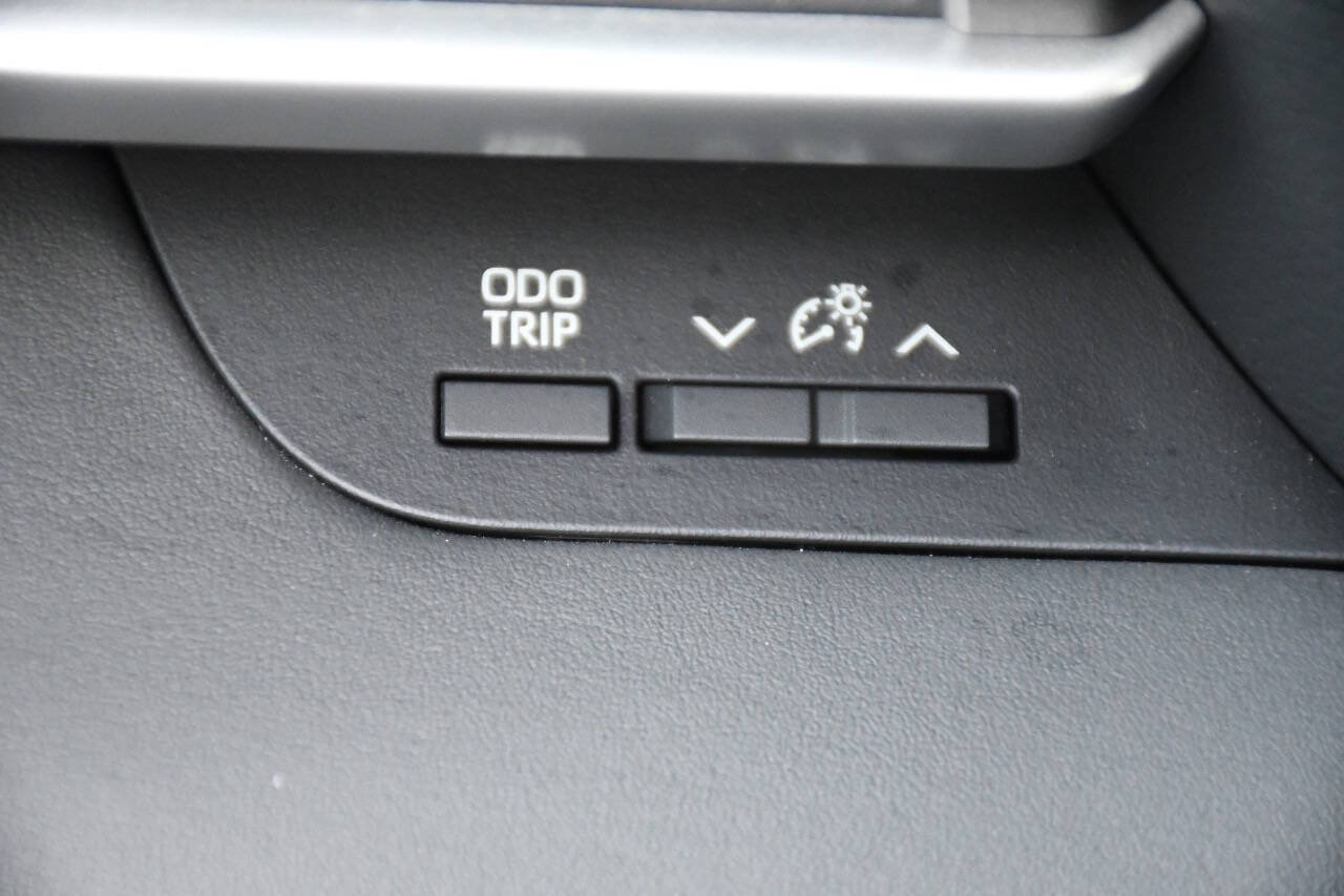 Used 2022 Toyota Highlander XLE AWD/4WD image 38