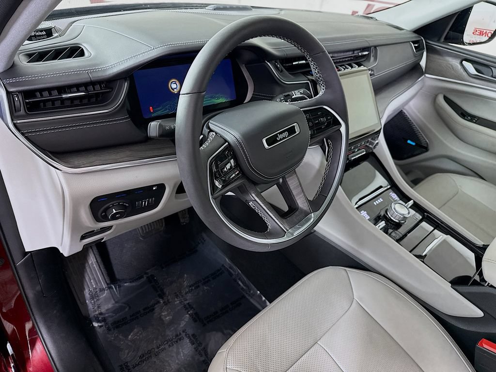 Used 2022 Jeep Grand Cherokee Overland AWD/4WD image 21