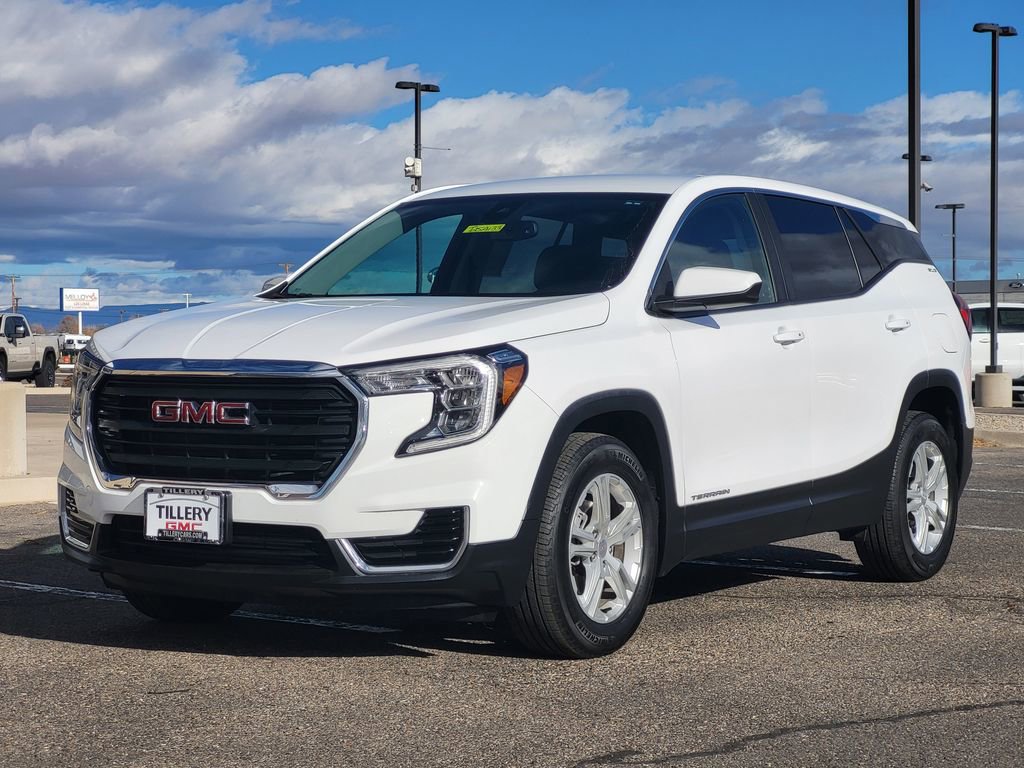 Used 2024 GMC Terrain SLE image 4