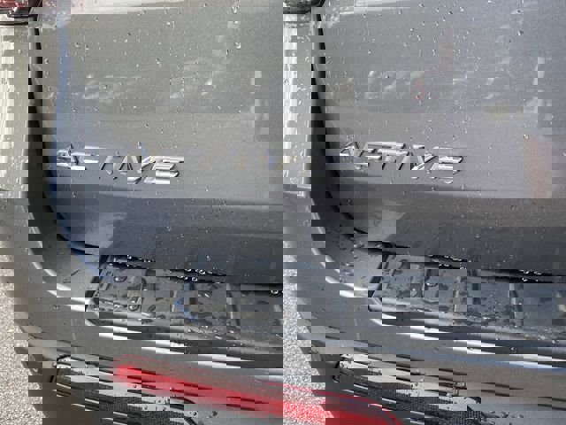 Used 2025 Ford Explorer Active RWD image 6