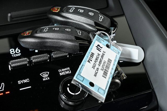 Certified 2025 Porsche Macan Electric image 15