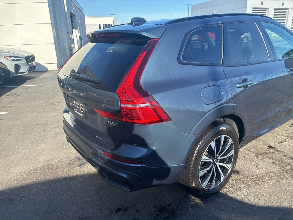 Certified 2025 Volvo XC60 B5 Plus image 3