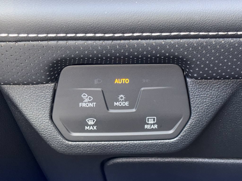 Certified 2024 Volkswagen Atlas Cross Sport SE FWD image 19