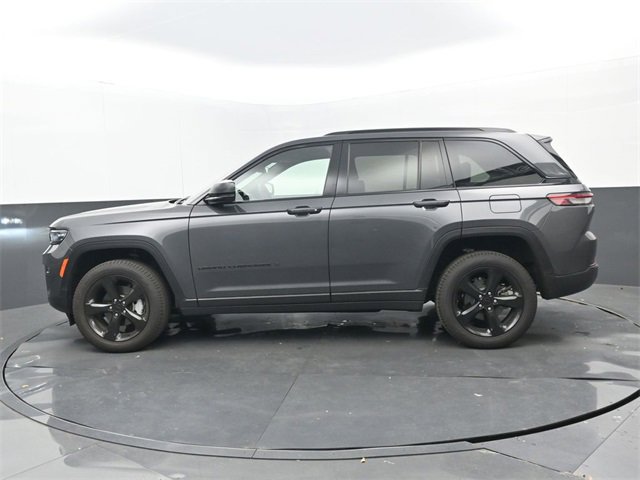 Used 2025 Jeep Grand Cherokee Limited w/ Black Appearance Package image 7