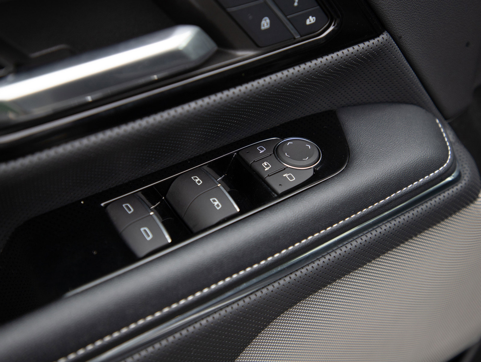 Used 2024 GMC Sierra EV Denali AWD/4WD image 18