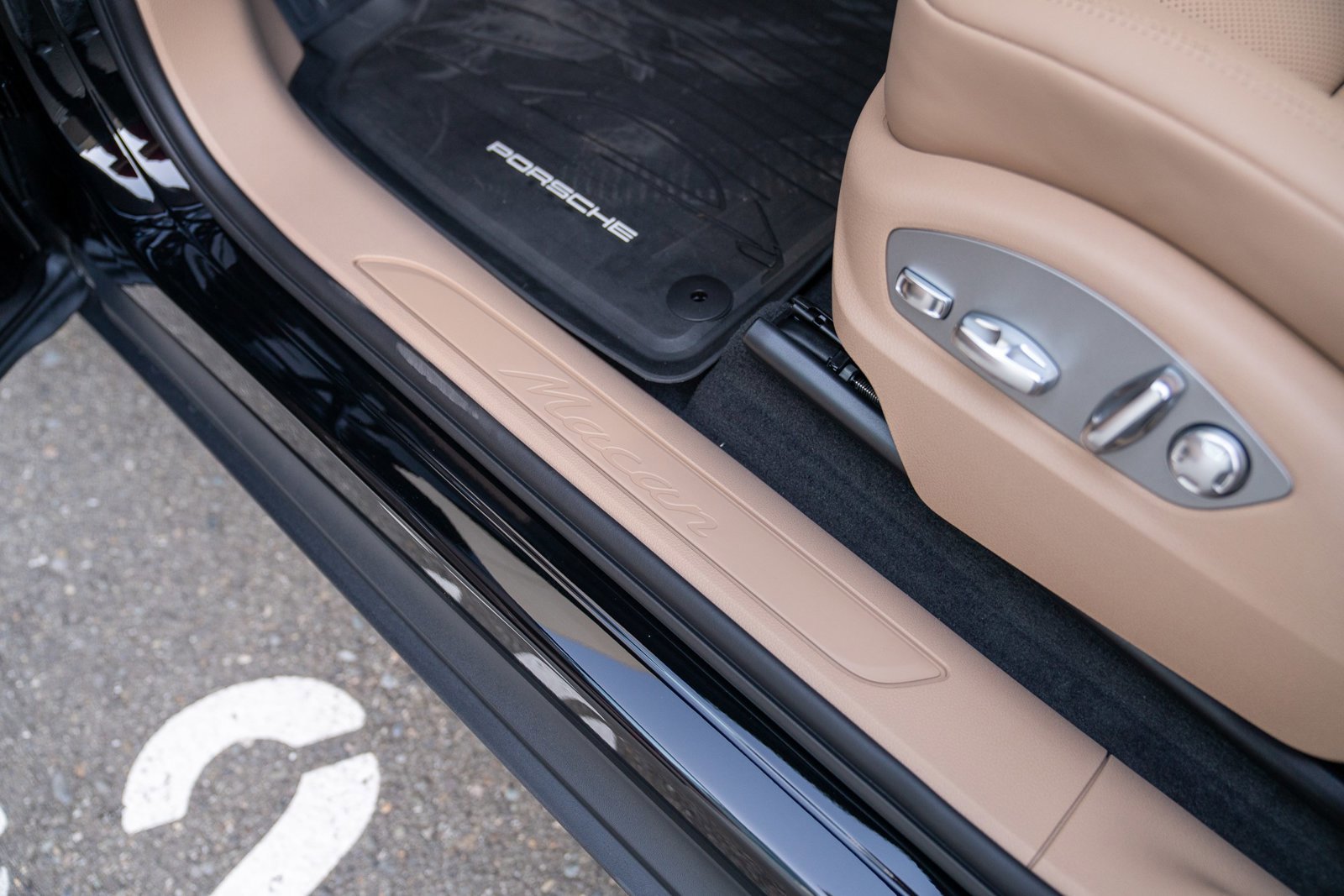 Certified 2026 Porsche Macan AWD/4WD image 12