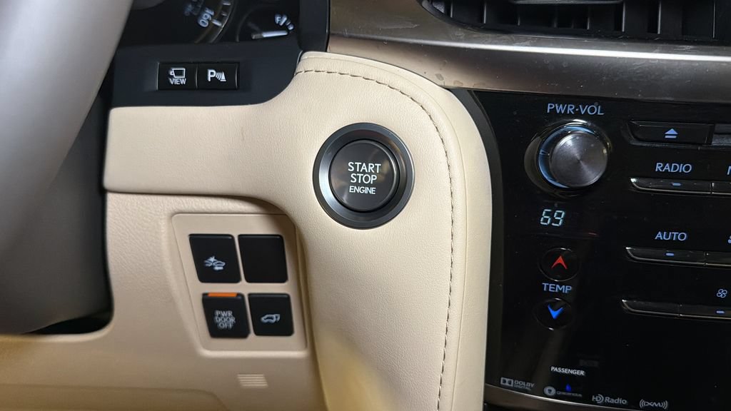 Used 2021 Lexus LX 570 4WD w/ Luxury Package image 35