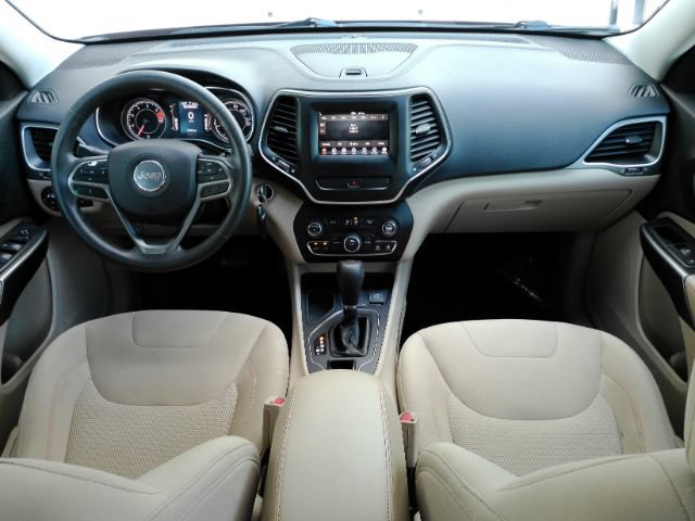 Used 2019 Jeep Cherokee Latitude w/ Popular Appearance Group FWD image 3