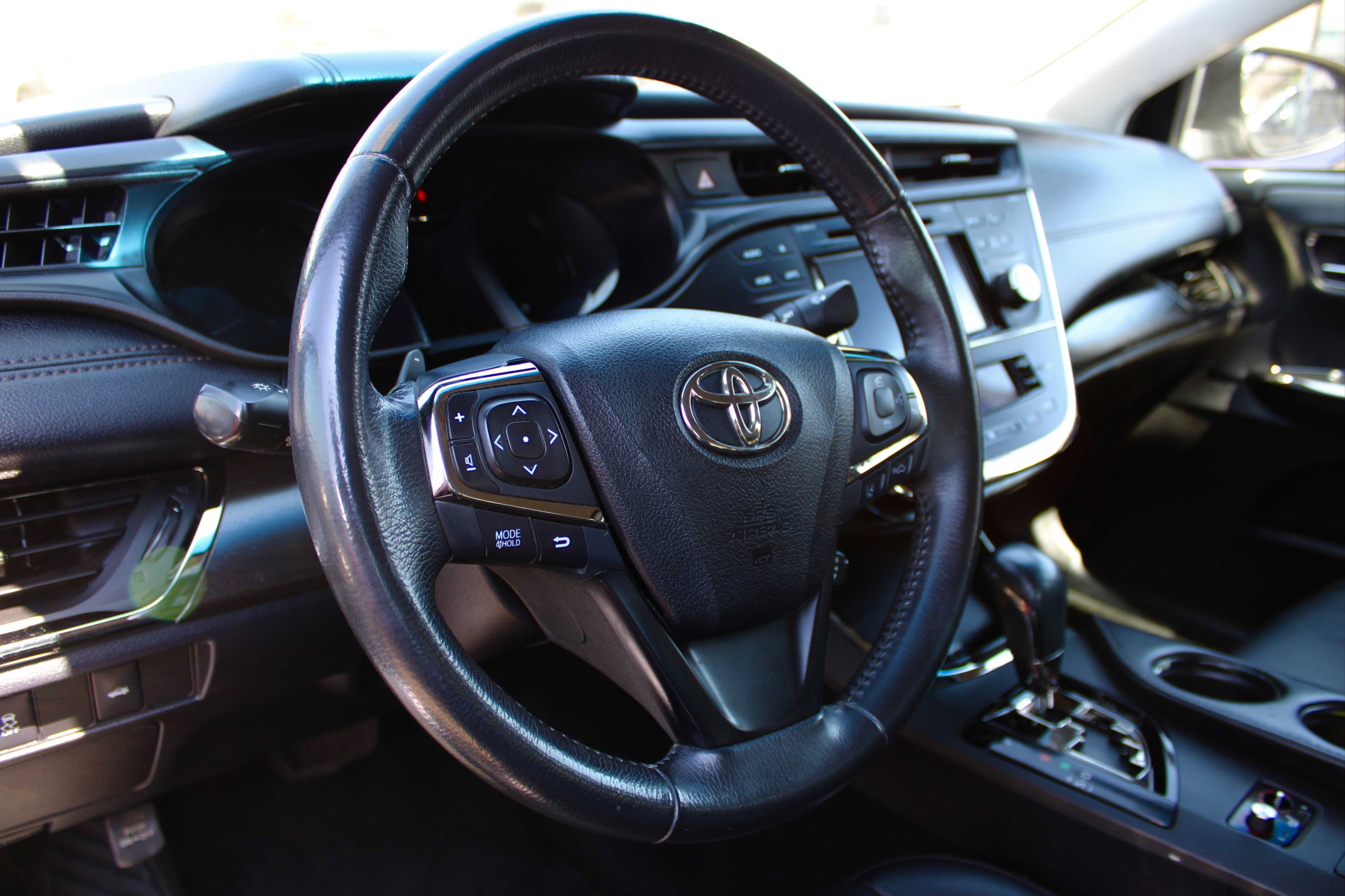 Used 2018 Toyota Avalon XLE FWD image 5