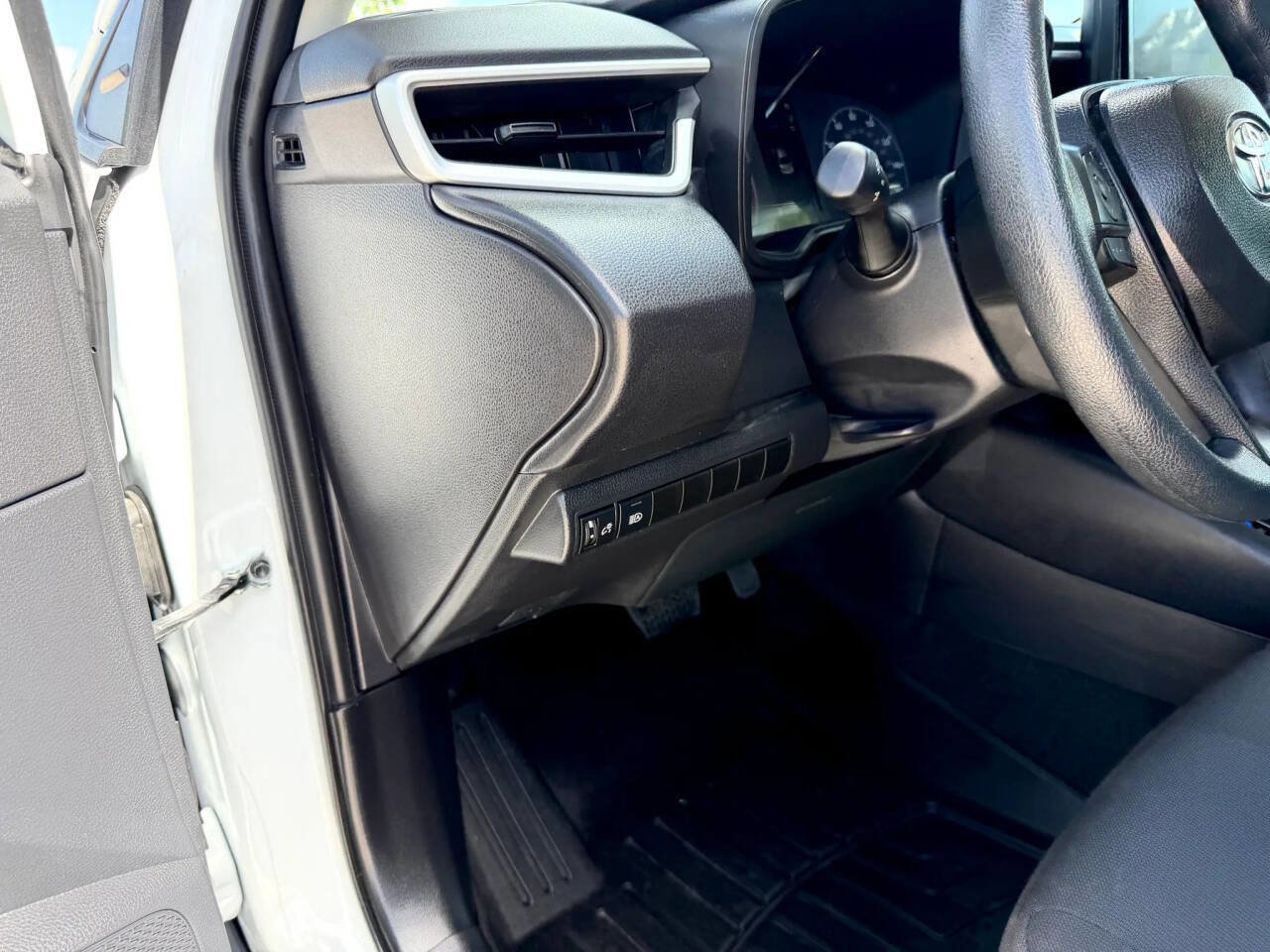 Used 2025 Toyota Corolla LE FWD image 23