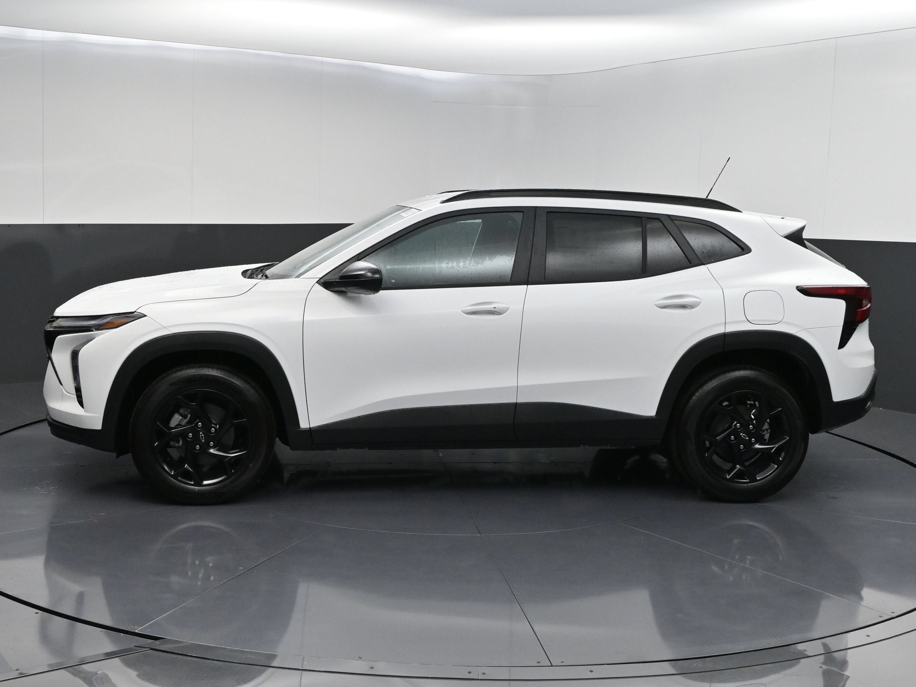 New 2026 Chevrolet Trax LT w/ Driver Confidence Package FWD image 5