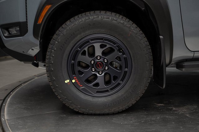 Used 2025 Nissan Frontier PRO-4X w/ Pro Convenience Package image 7