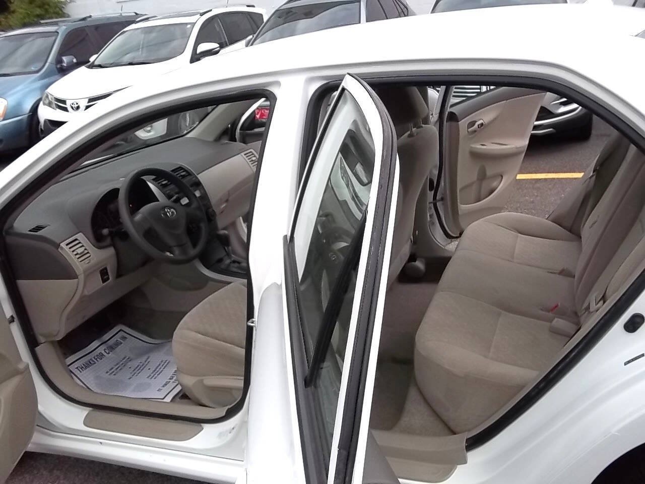 Used 2009 Toyota Corolla LE FWD image 3