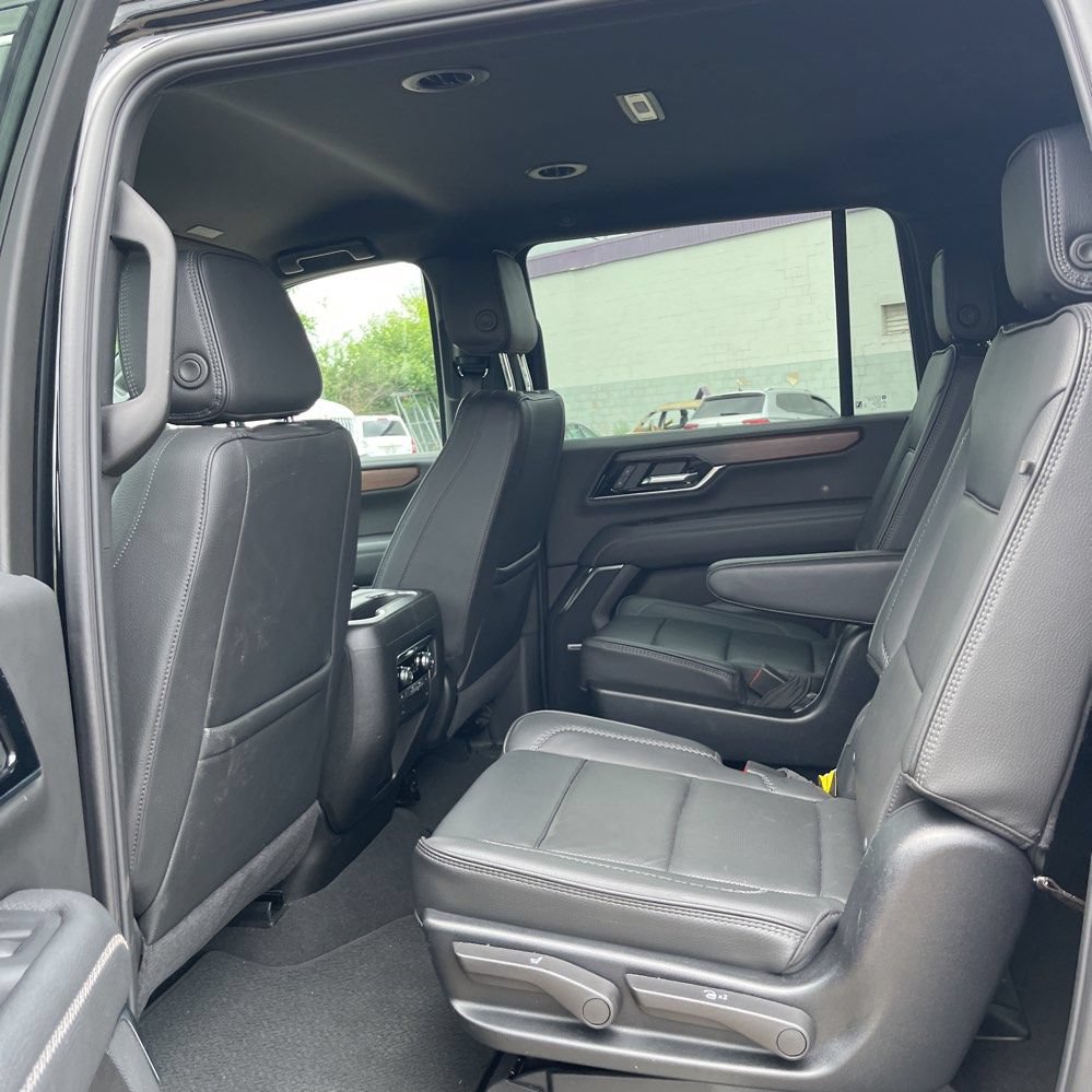 Used 2025 GMC Yukon XL Denali AWD/4WD image 5