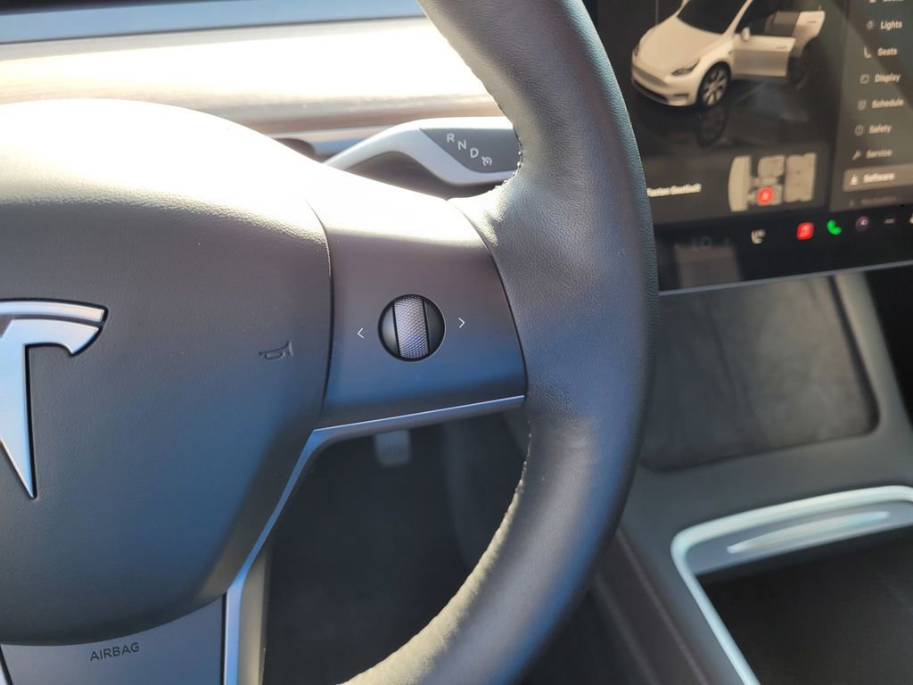 Used 2023 Tesla Model Y Long Range AWD/4WD image 23