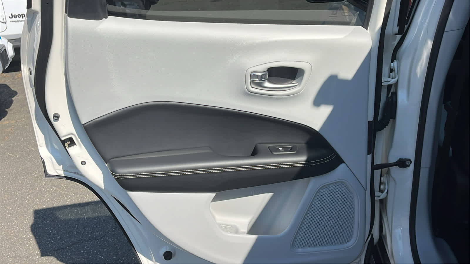 Used 2017 Jeep Compass Latitude w/ Cold Weather Group image 23