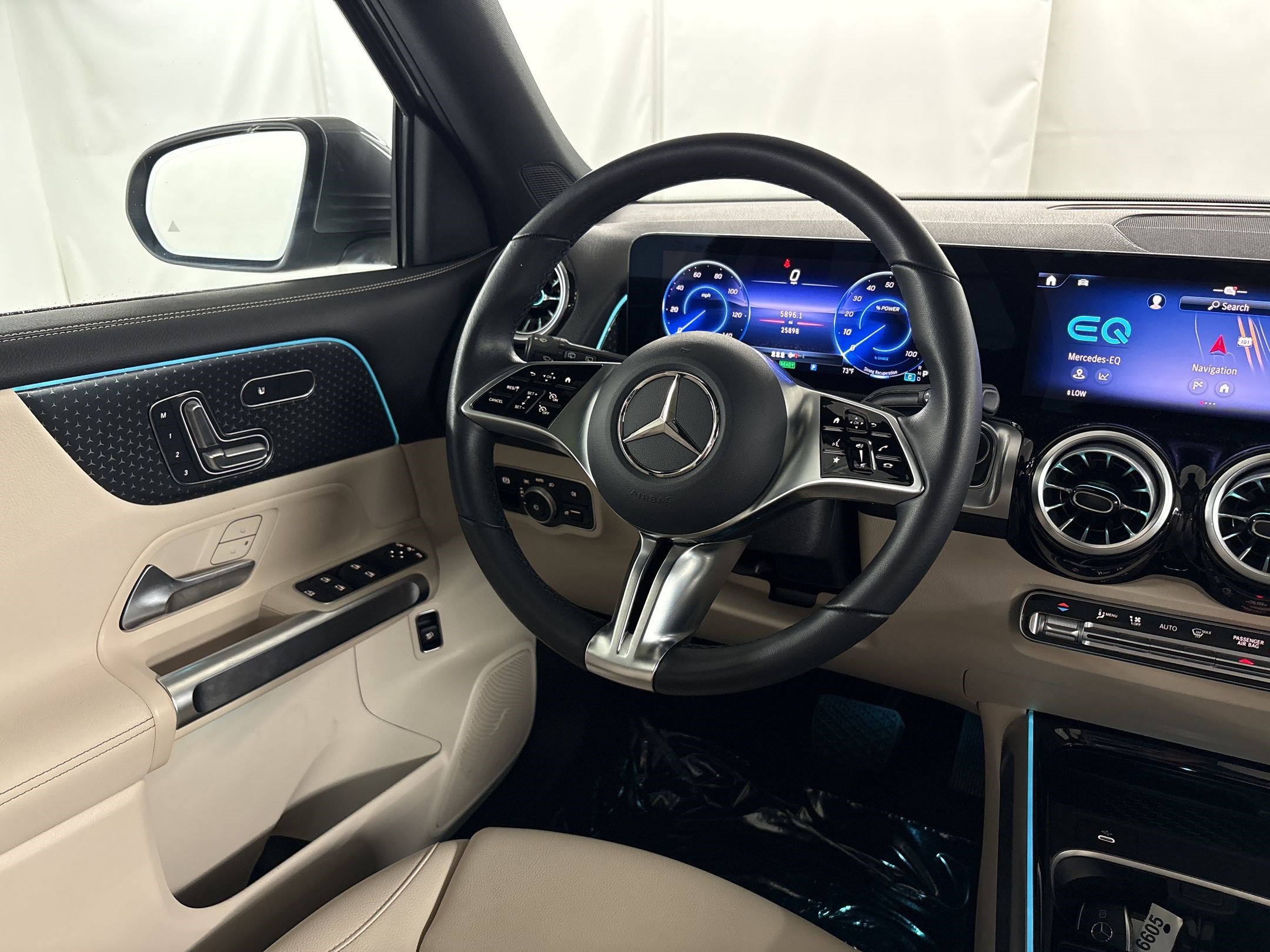 Certified 2024 Mercedes-Benz EQB 300 4MATIC image 29