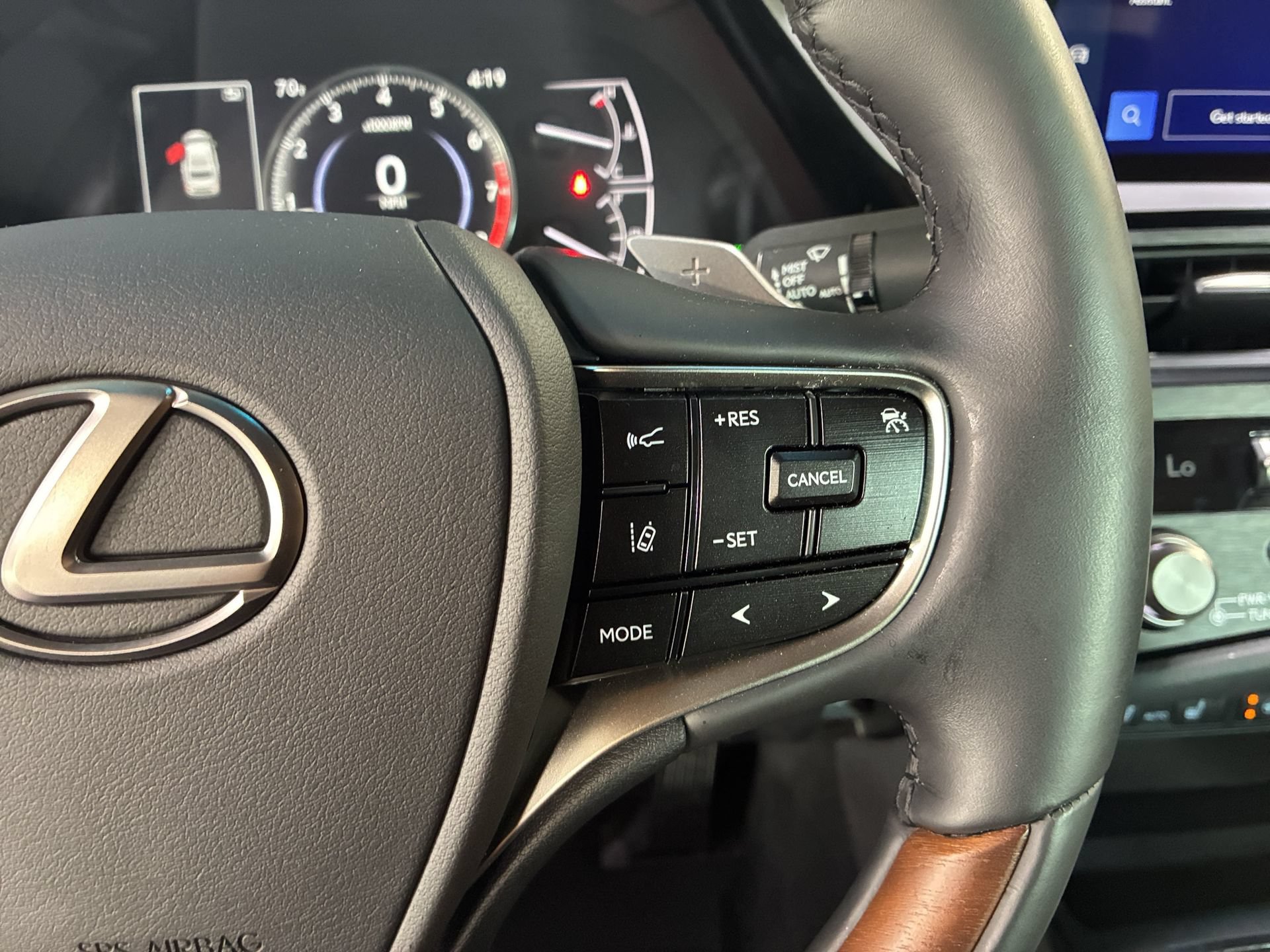 Used 2025 Lexus ES 350 Ultra Luxury w/ Accessory Package (Z1) FWD image 18