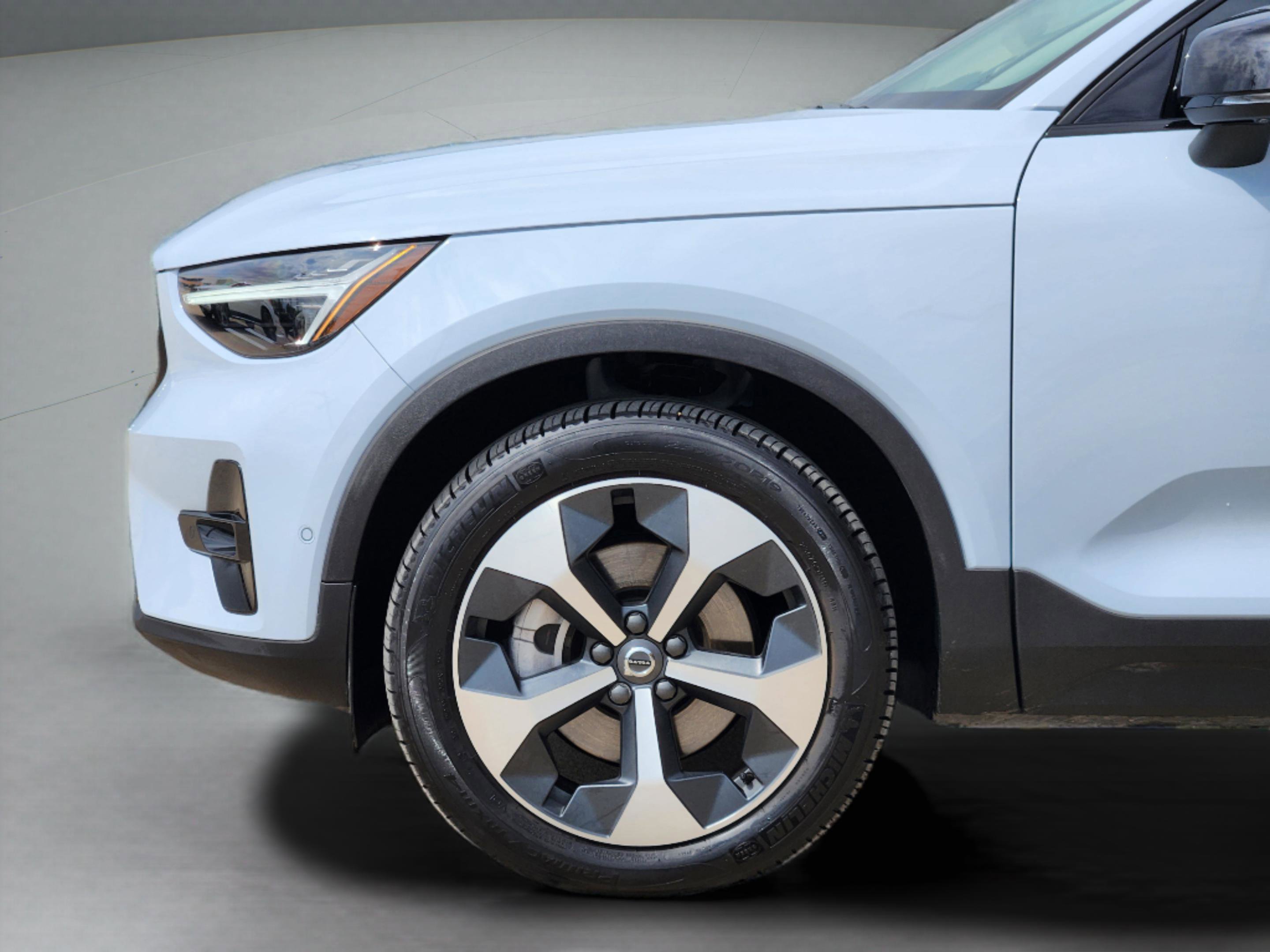 Used 2026 Volvo XC40 B5 Plus w/ Protection Package Premier AWD/4WD image 38