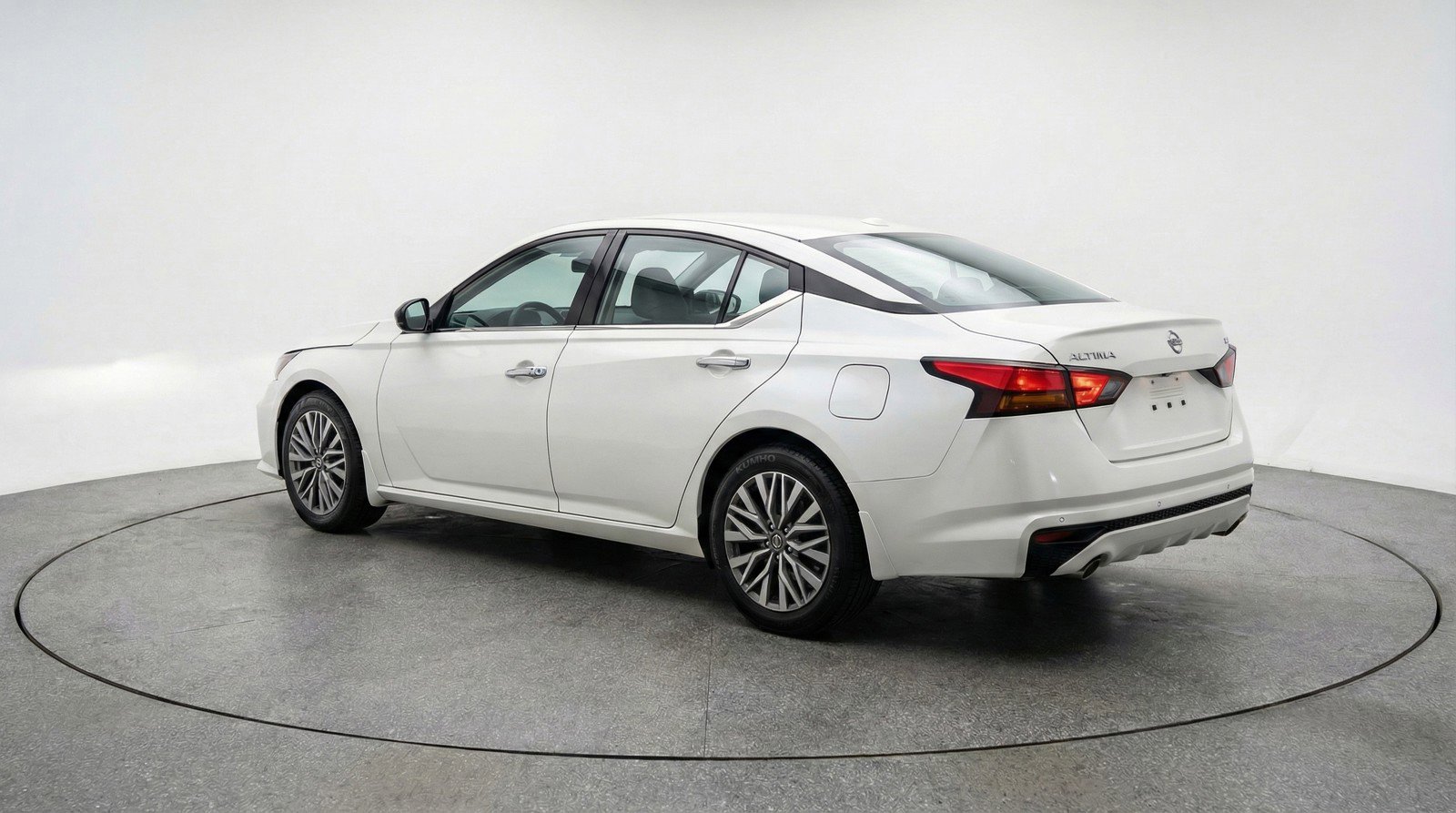 Used 2025 Nissan Altima 2.5 SV image 6