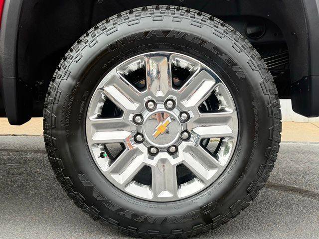 Used 2026 Chevrolet Silverado 2500 High Country w/ Technology Package AWD/4WD image 13