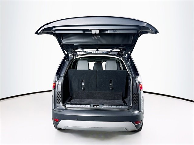 Used 2024 Land Rover Discovery S image 6