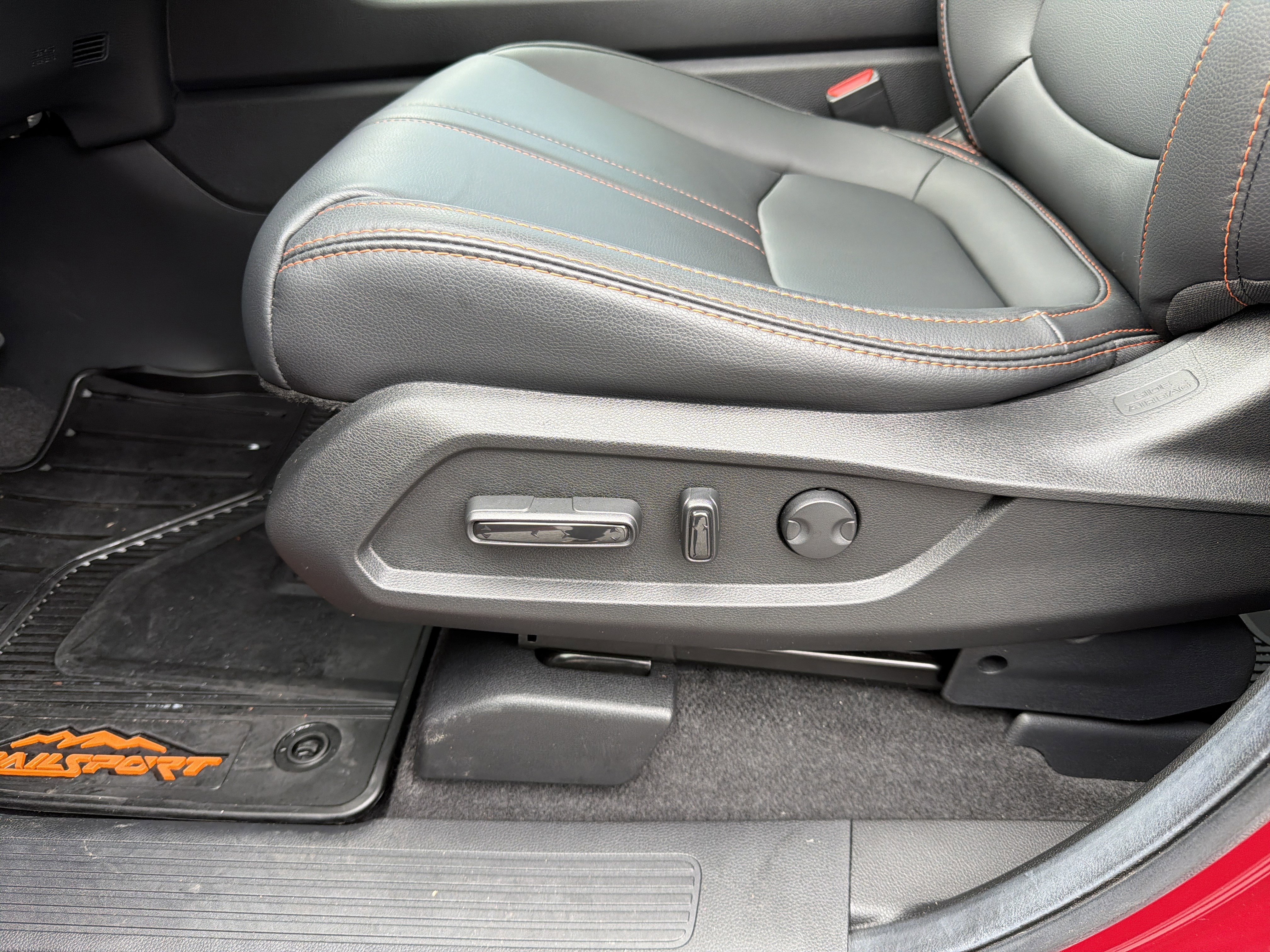 Used 2025 Honda Pilot TrailSport image 11