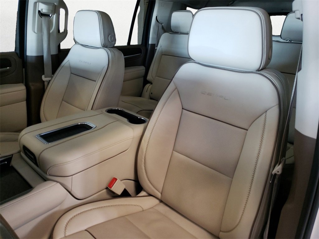 Used 2024 GMC Yukon XL Denali image 9