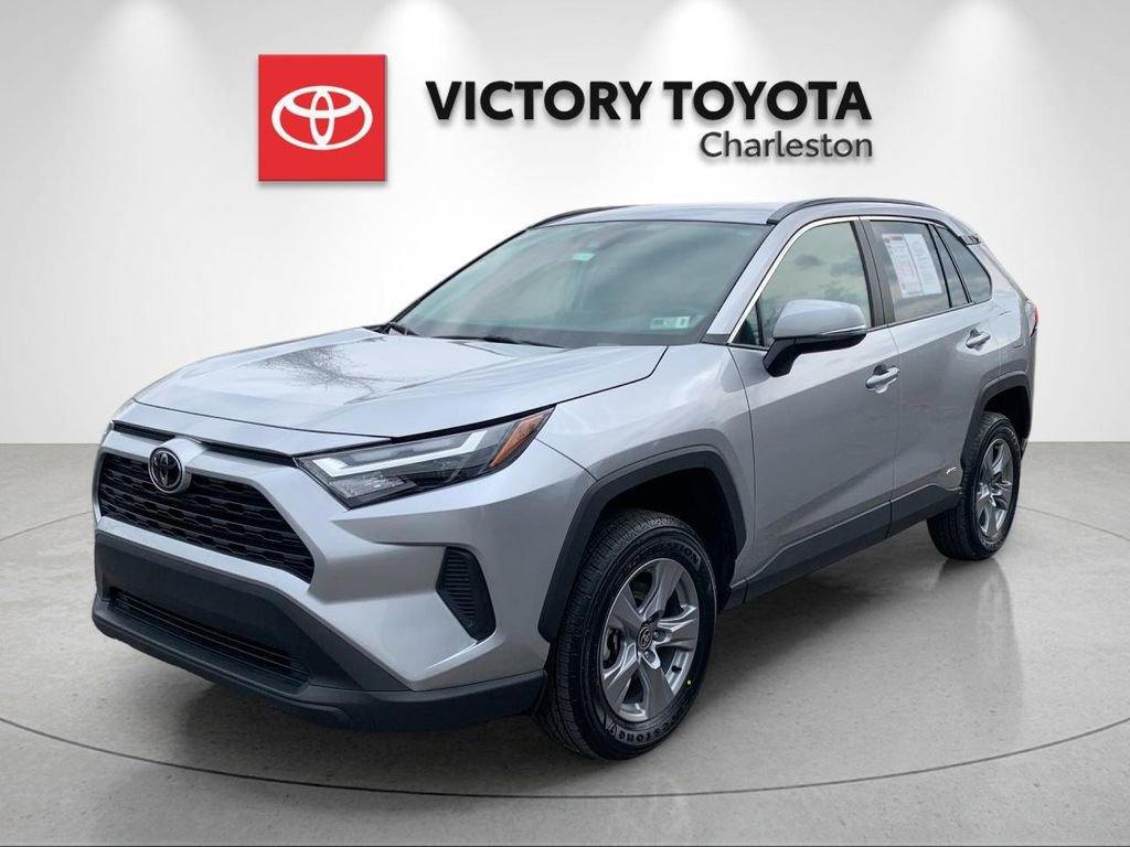 Used 2025 Toyota RAV4 XLE image 1
