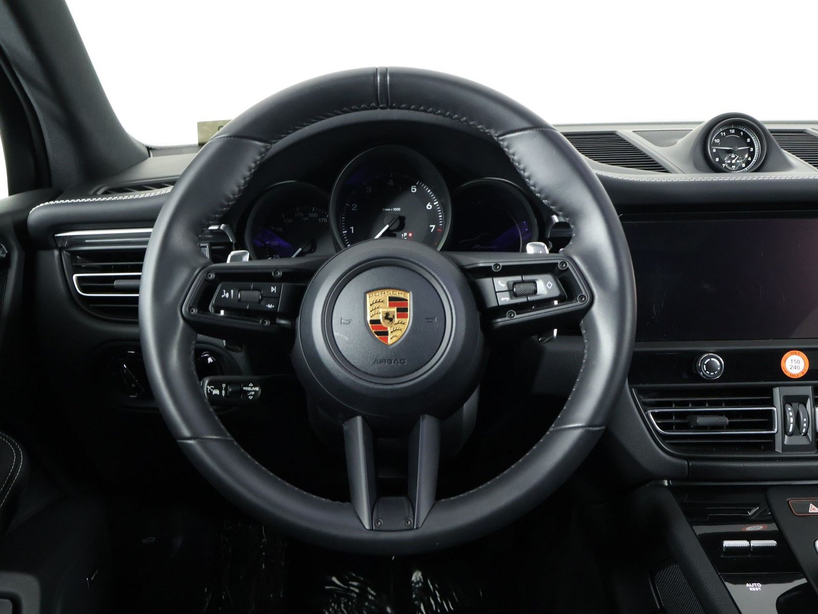 Certified 2026 Porsche Macan AWD/4WD image 12