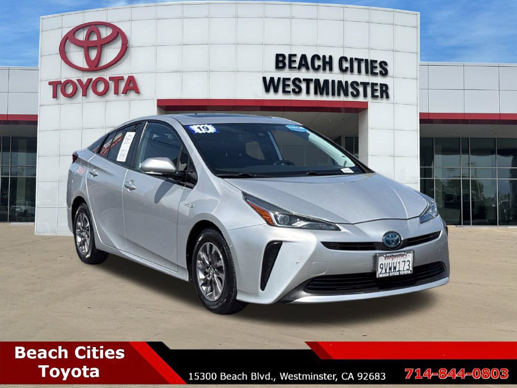 Used 2019 Toyota Prius XLE w/ Premium Convenience Package FWD image 2
