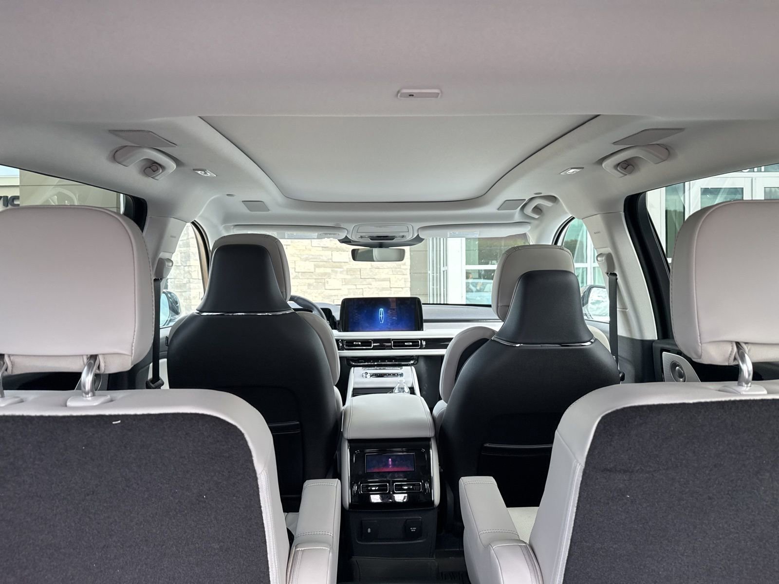 Used 2025 Lincoln Aviator Reserve w/ Luxury Package image 6