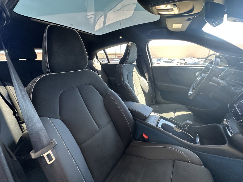 Used 2023 Volvo C40 P8 Recharge Ultimate image 37