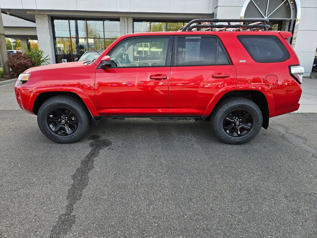 Used 2022 Toyota 4Runner SR5 AWD/4WD image 2