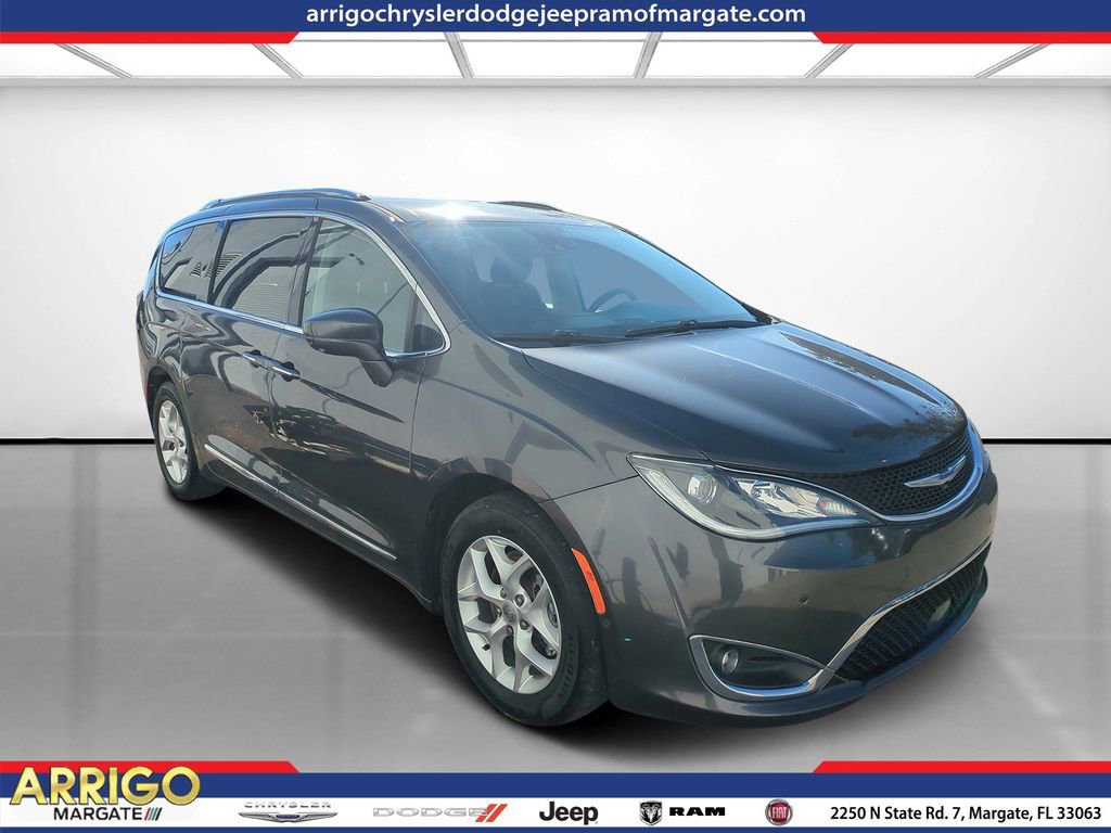 Used 2020 Chrysler Pacifica Touring-L Plus w/ Tire & Wheel Group image 1