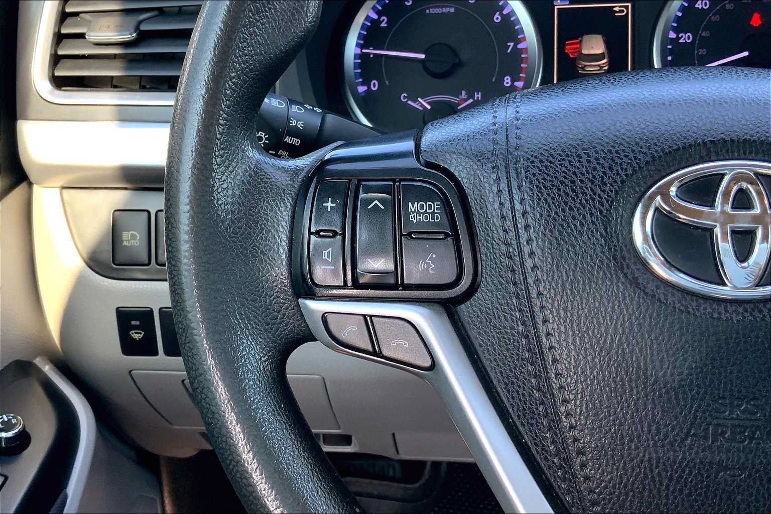 Used 2019 Toyota Highlander LE FWD image 22